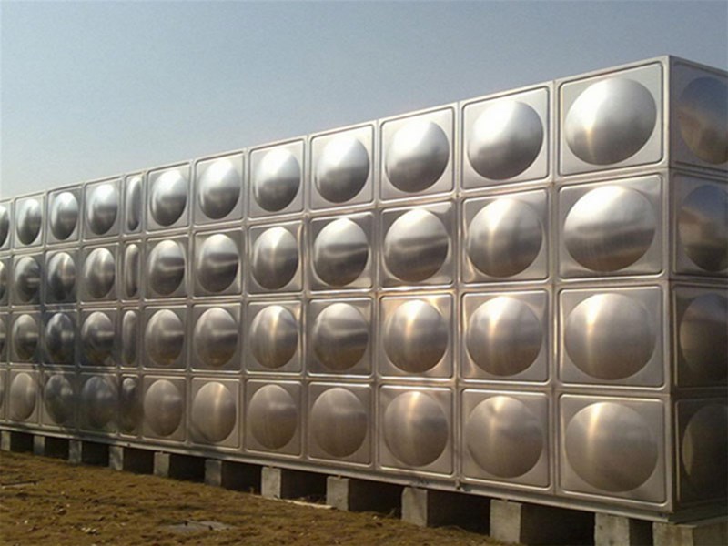 So reinigen Sie Edelstahl Wassertank